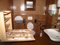 Motorest Nemecká - WC pre imobilných, prebaľovací pult